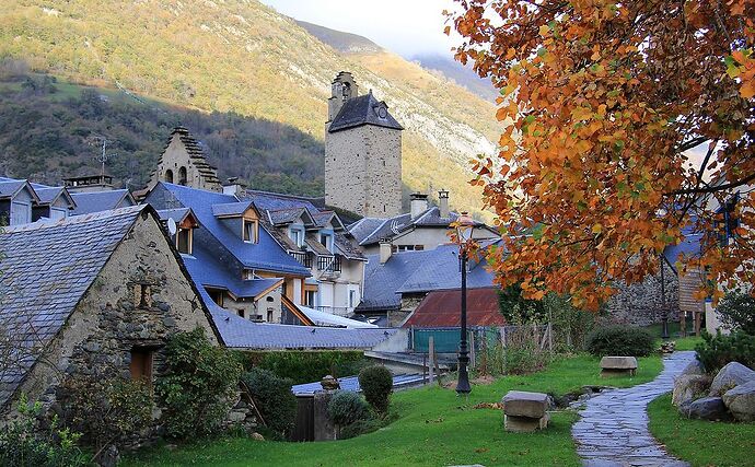 Dans les Hautes Pyrénées, teintes d'automne et blancheur hivernale - jem