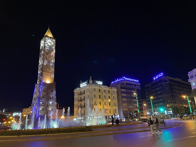 Horloge obélisque de nuit