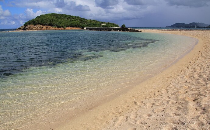 Tombolo et îlet à la Pointe du Bluff