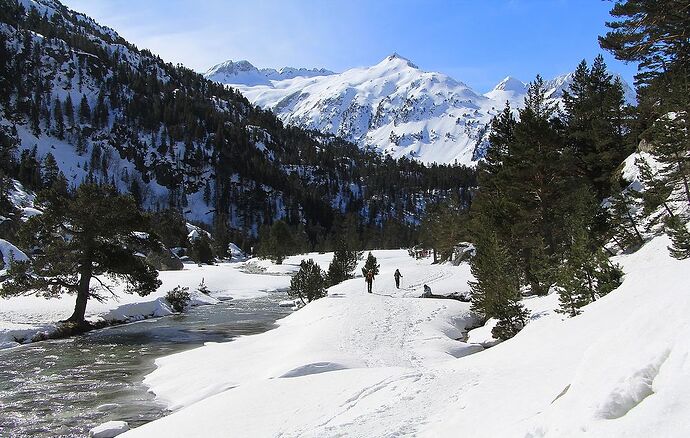 Dans les Hautes Pyrénées, teintes d'automne et blancheur hivernale - jem