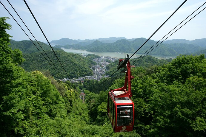 Téléphérique vers le temple Onsenji ou le sommet du Mont Daishi