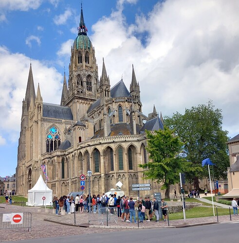 TOURISTES 01 20240605_133552