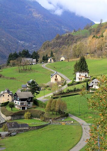 Dans les Hautes Pyrénées, teintes d'automne et blancheur hivernale - jem