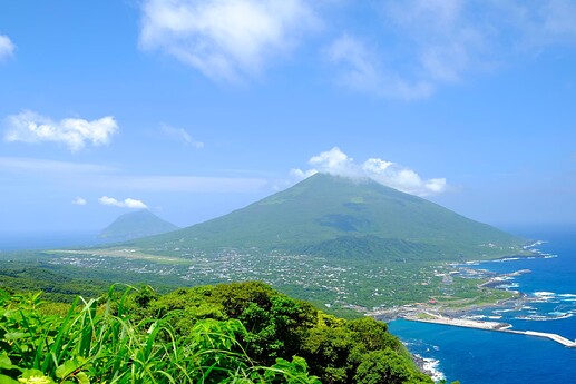 Vue sur le Hachijo-Fuji