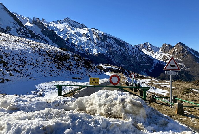 Vers l'Aubisque ... route fermée en hiver