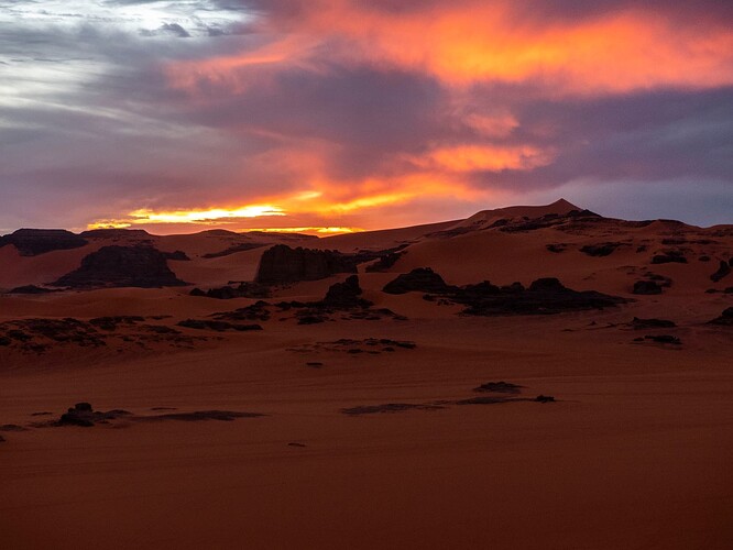 Dunes de Tin Merzouga au coucher du soleil