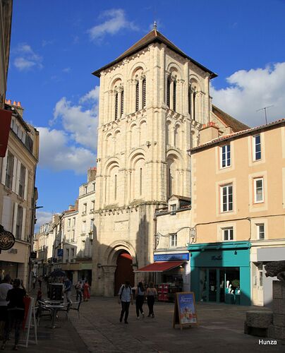Poitiers, tour porche de l'église Saint-Porchaire