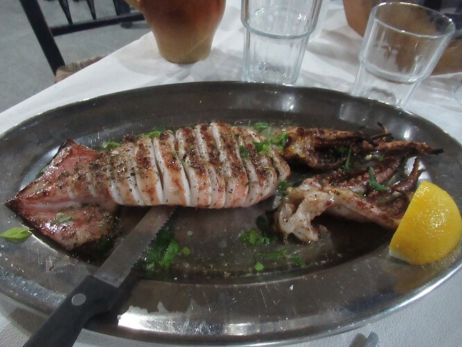 Un calmar grillé à déguster avec les yeux et les papllles