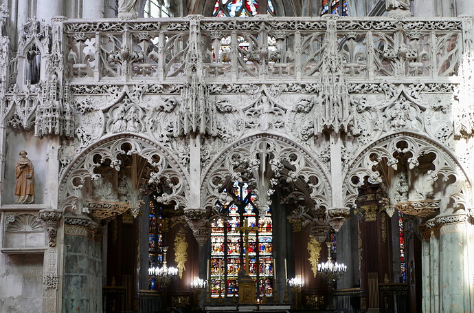 Le jubé gothique flamboyant de l'église Sainte-Mazdeleine (XVIe s)