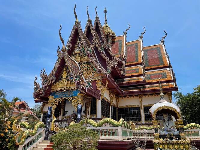 Wat Plai Laem