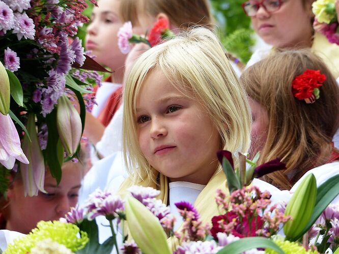 Elle voit des géants partout ! (Ducasse d’Ath, Belgique, Août 2018) - fabienne65