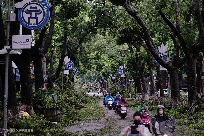 Typhon Yagi 2024 0908 - Hanoi Rue Phan Dinh Phung