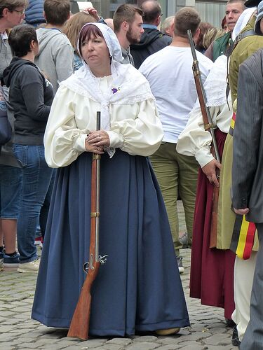 Elle voit des géants partout ! (Ducasse d’Ath, Belgique, Août 2018) - fabienne65