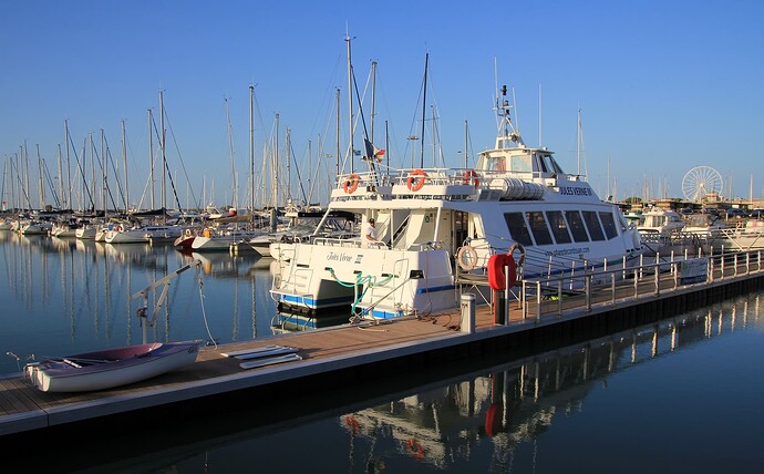 Le Jules Verne à quai, à Royan