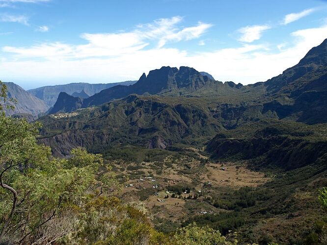 Traversée des trois cirques à pied et visite du sud - La-Corse-a-petits-pas Traversée des trois cirques à pied et visite du sud - La-Corse-a-petits-pas