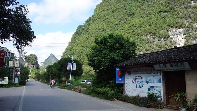 Voyage en Chine : Yangshuo – Dazhai – Fenghuang – Dehang – Zhangjiajie – Beijing – Huashan – Chengdu – Shunan zhuhai – Leshan – Emeishan (Première partie) - Meli Voyage en Chine : Yangshuo – Dazhai – Fenghuang – Dehang – Zhangjiajie – Beijing – Huashan – Chengdu – Shunan zhuhai – Leshan – Emeishan (Première partie) - Meli