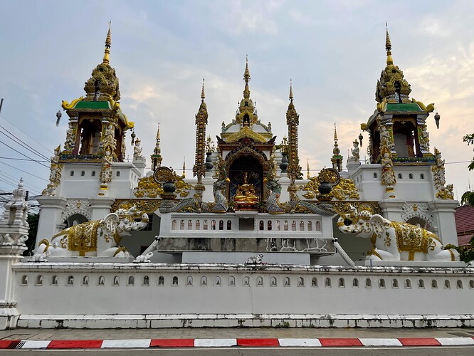 Wat Ming Muang