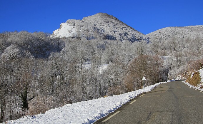 Sur la route vers le col de Couraduque