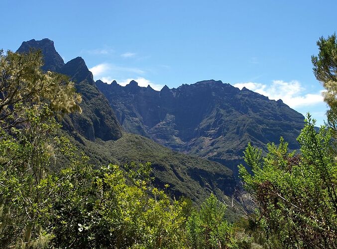 Traversée des trois cirques à pied et visite du sud - La-Corse-a-petits-pas Traversée des trois cirques à pied et visite du sud - La-Corse-a-petits-pas