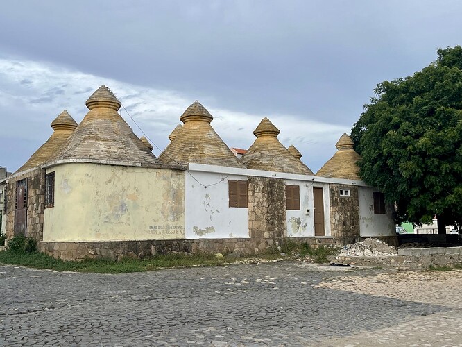 Maisons coniques