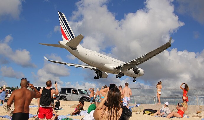 Air France arrive ...