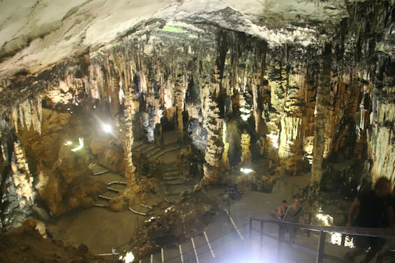 Les magnifiques grottes d'Arta