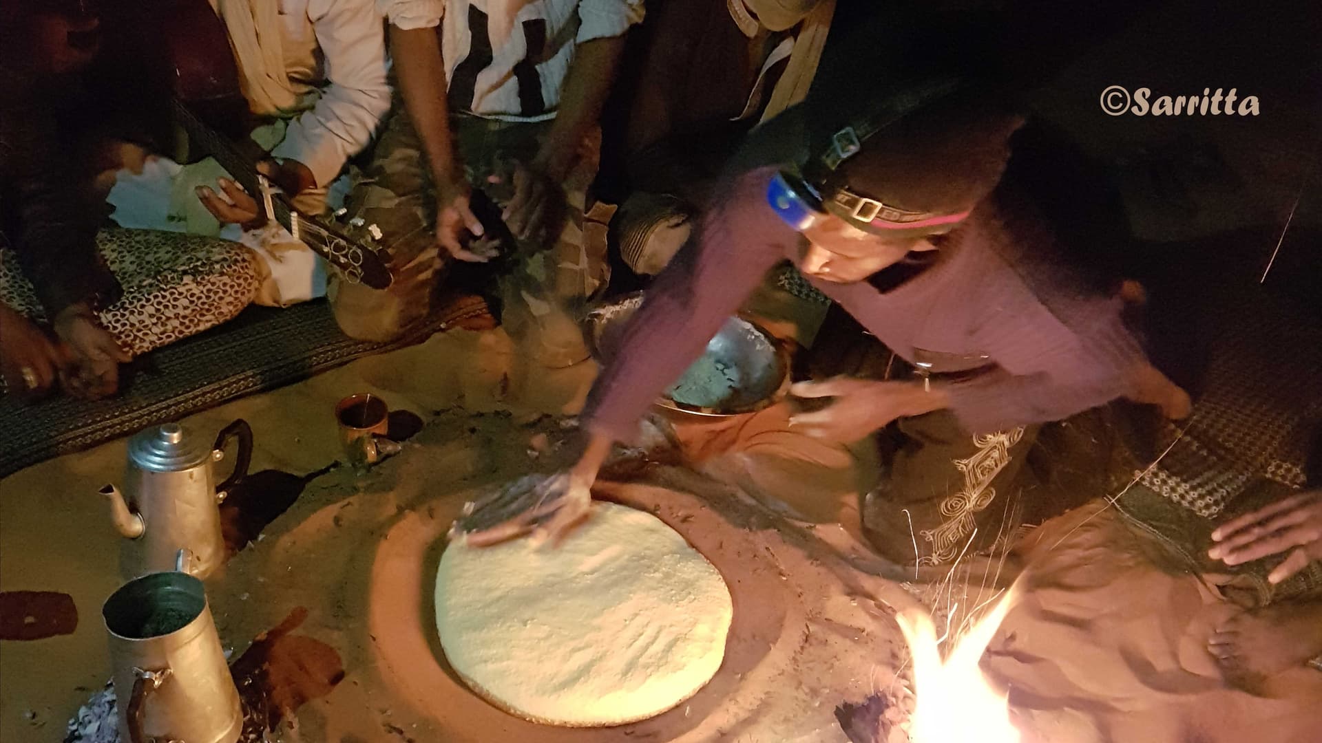 Taguela - pain cuit dans le sable du désert