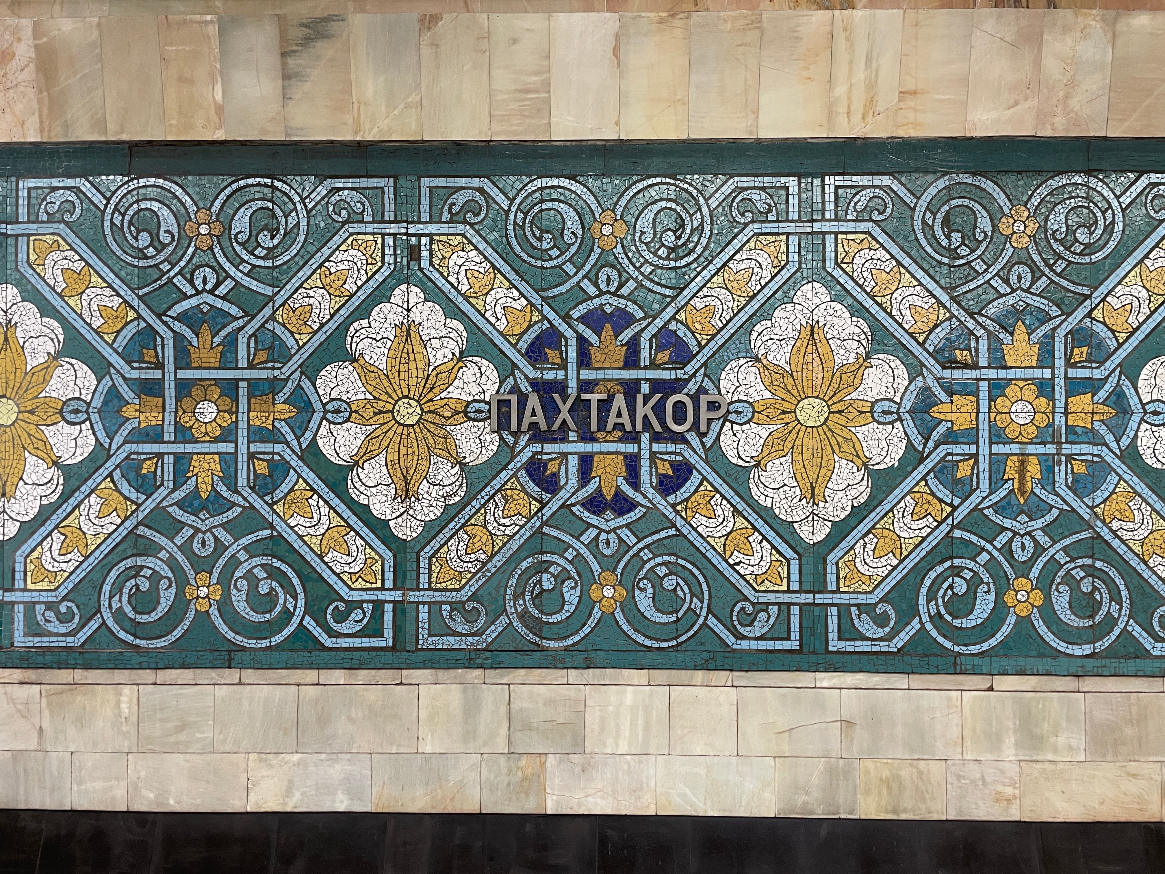 Station de métro Pakhtakor