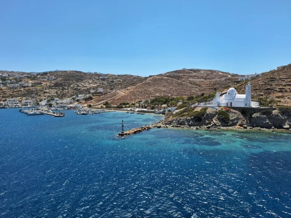 Yialos, le port de Ios