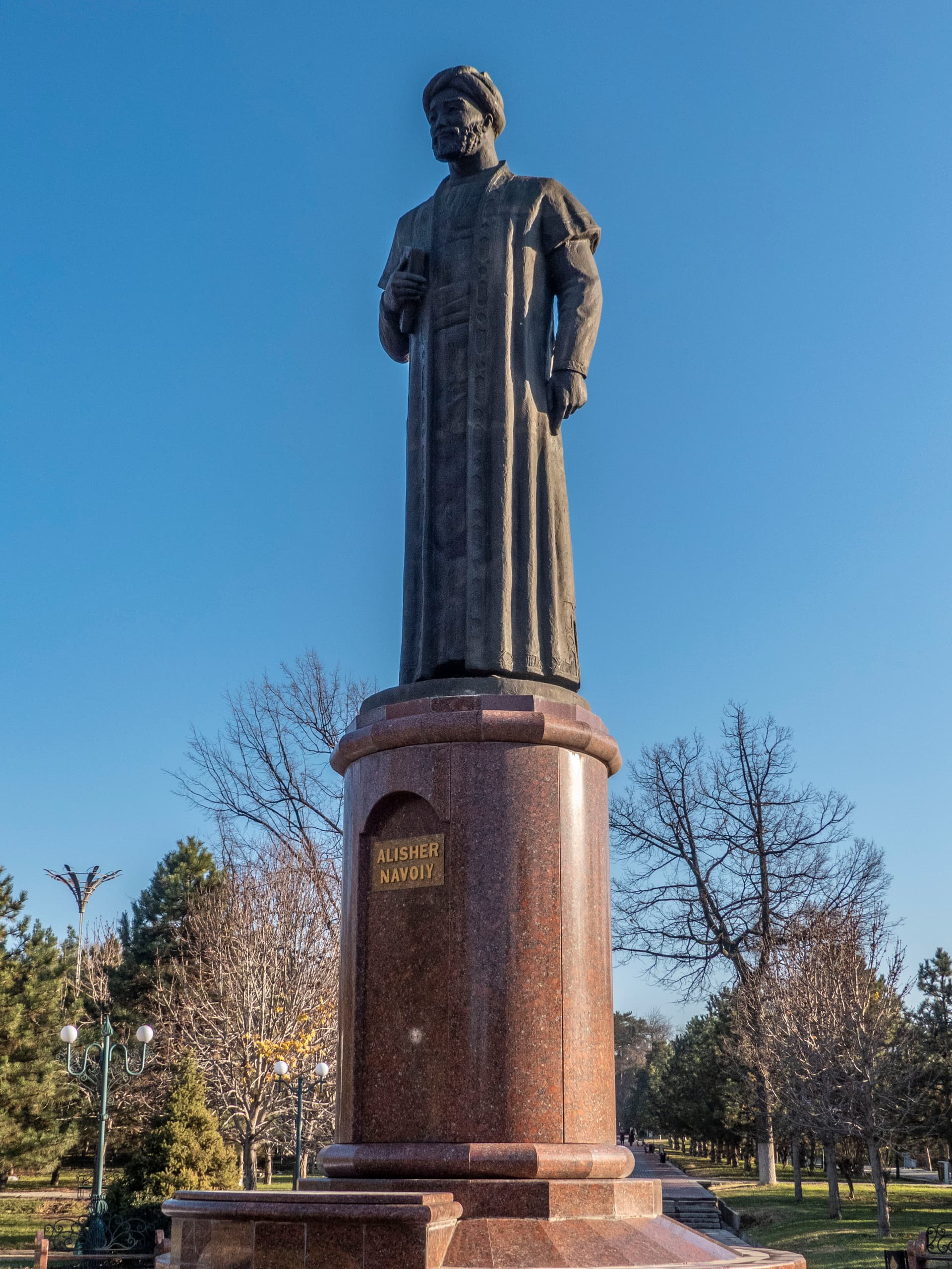 Statue d'Alisher Navoi